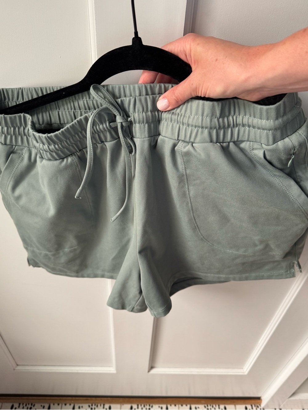 Cynthia Rowley Sage Green Athletic Shorts Size L Zip Pockets